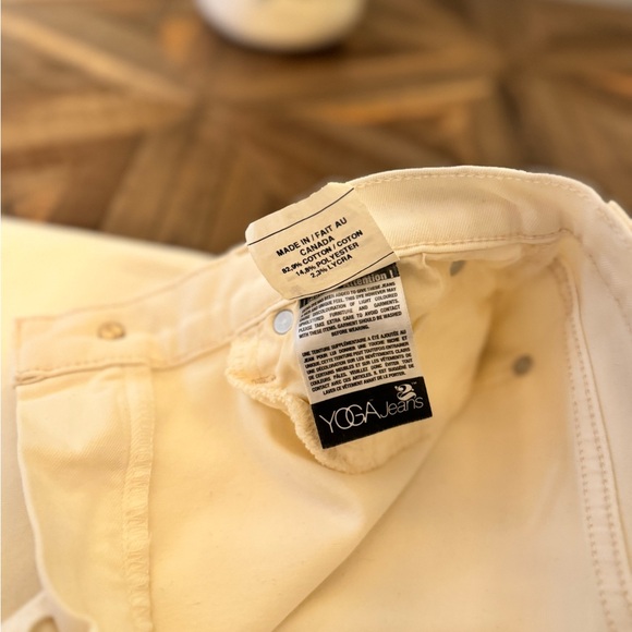 Like New Cream Yoga Jeans Size 29 Mid Rise, Natural Stretch. - Picture 5 of 10